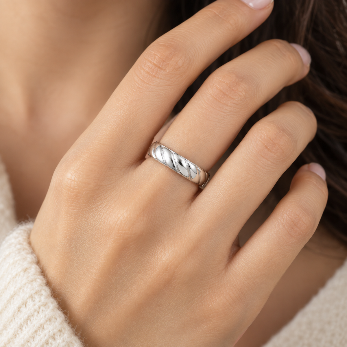 Twisted Band Ring